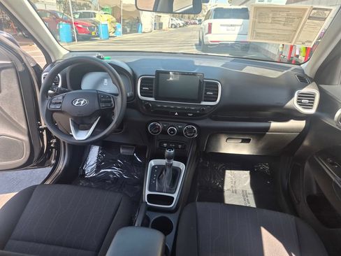 Used 2026 Hyundai Venue SE FWD image 25
