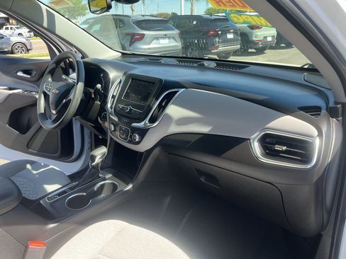 Used 2022 Chevrolet Equinox LS w/ LS Convenience Package FWD image 26