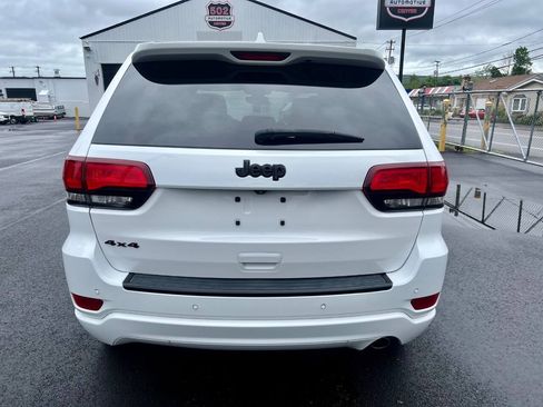 Used 2018 Jeep Grand Cherokee Altitude AWD/4WD image 5