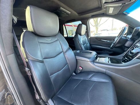 Used 2017 Cadillac Escalade Platinum image 17