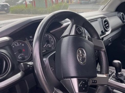 Used 2018 Toyota Tacoma SR5 image 13