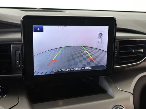 Used 2021 Ford Explorer XLT w/ Equipment Group 202A RWD image 6
