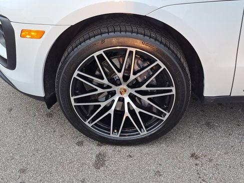 Certified 2023 Porsche Macan image 14