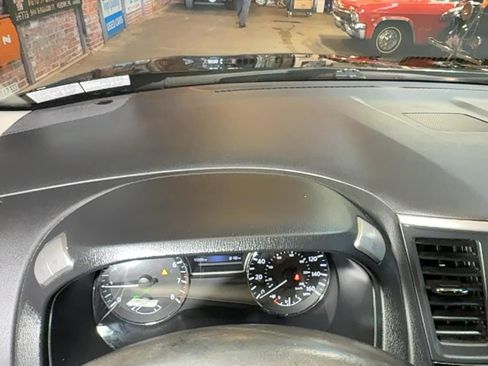 Used 2016 Nissan Pathfinder SV w/ Trailer Tow Package image 32