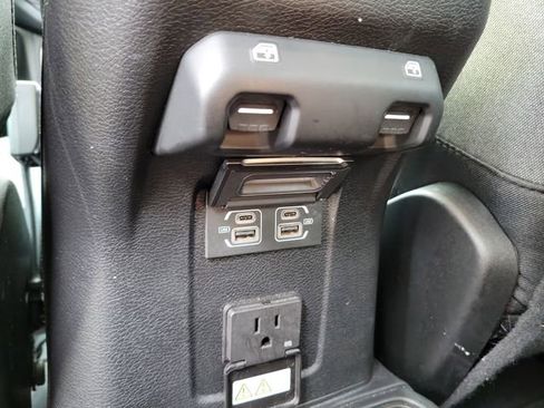 Used 2025 Jeep Wrangler Unlimited Rubicon w/ Convenience Group AWD/4WD image 15