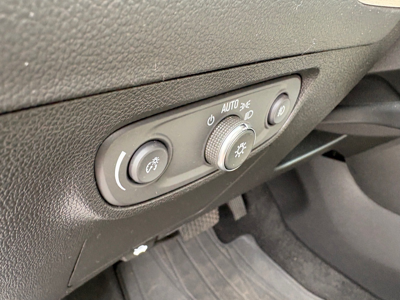Used 2023 Buick Encore GX Essence w/ Experience Buick Package FWD image 18
