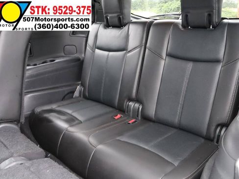 Used 2014 Nissan Pathfinder Platinum FWD image 16