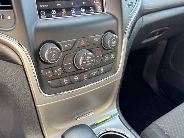 Used 2021 Jeep Grand Cherokee Laredo AWD/4WD image 23