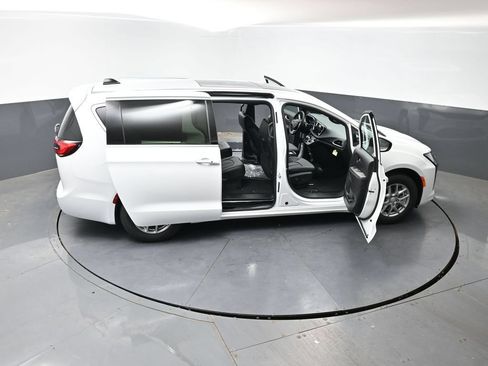New 2027 Chrysler Pacifica Select FWD image 49