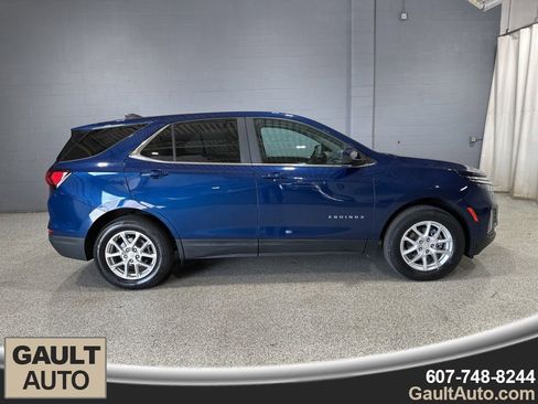 Used 2022 Chevrolet Equinox LT image 2