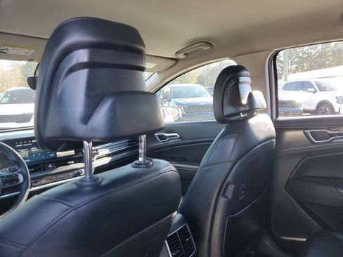 Used 2023 Kia Sportage EX image 11
