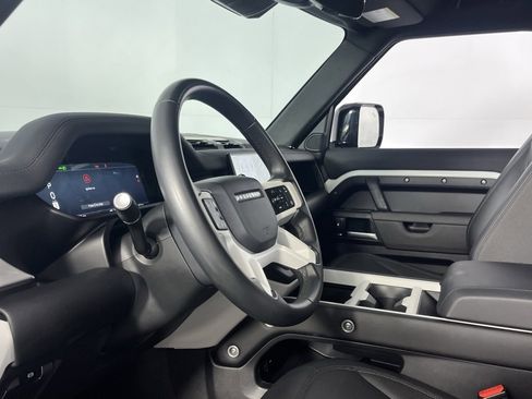 Used 2025 Land Rover Defender 110 S image 25