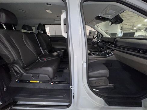 New 2026 Kia Carnival EX image 12