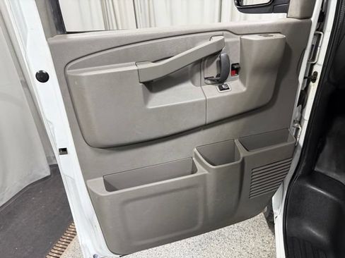 Used 2019 Chevrolet Express 2500 LS w/ Driver Convenience Package RWD image 15