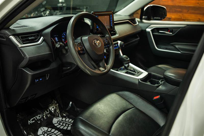 Used 2019 Toyota RAV4 XLE w/ Carpet Mat Package FWD image 8
