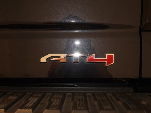 Used 2024 GMC Sierra 1500 AT4 w/ Technology Package AWD/4WD image 39