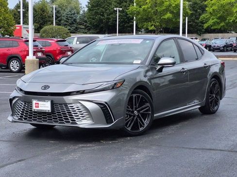 Used 2025 Toyota Camry XSE FWD image 2