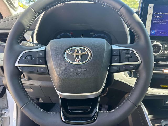 Used 2026 Toyota Highlander Limited AWD/4WD image 27