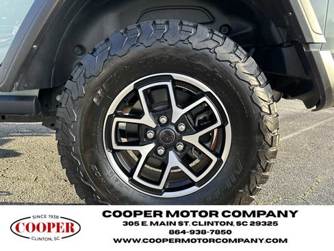 Used 2024 Jeep Wrangler Unlimited Rubicon w/ Technology Group image 19