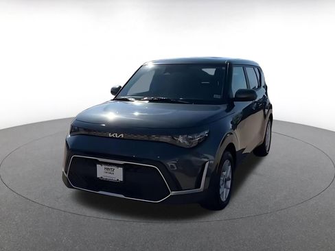 Used 2025 Kia Soul LX w/ LX Technology Package FWD image 7