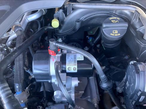 Used 2021 Jeep Wrangler Unlimited Sahara AWD/4WD image 33
