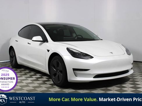 Used 2021 Tesla Model 3 Standard Range Plus image 1