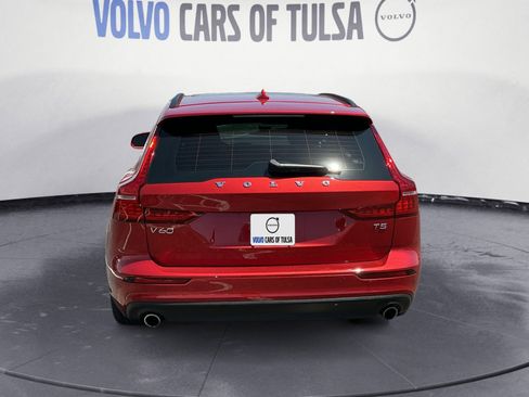 Used 2020 Volvo V60 T5 Momentum FWD image 4