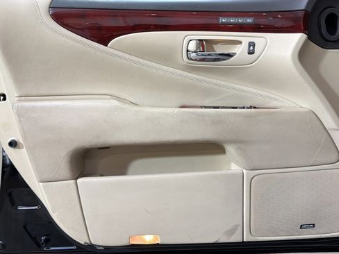 Used 2011 Lexus LS 460 w/ Comfort Pkg RWD image 21