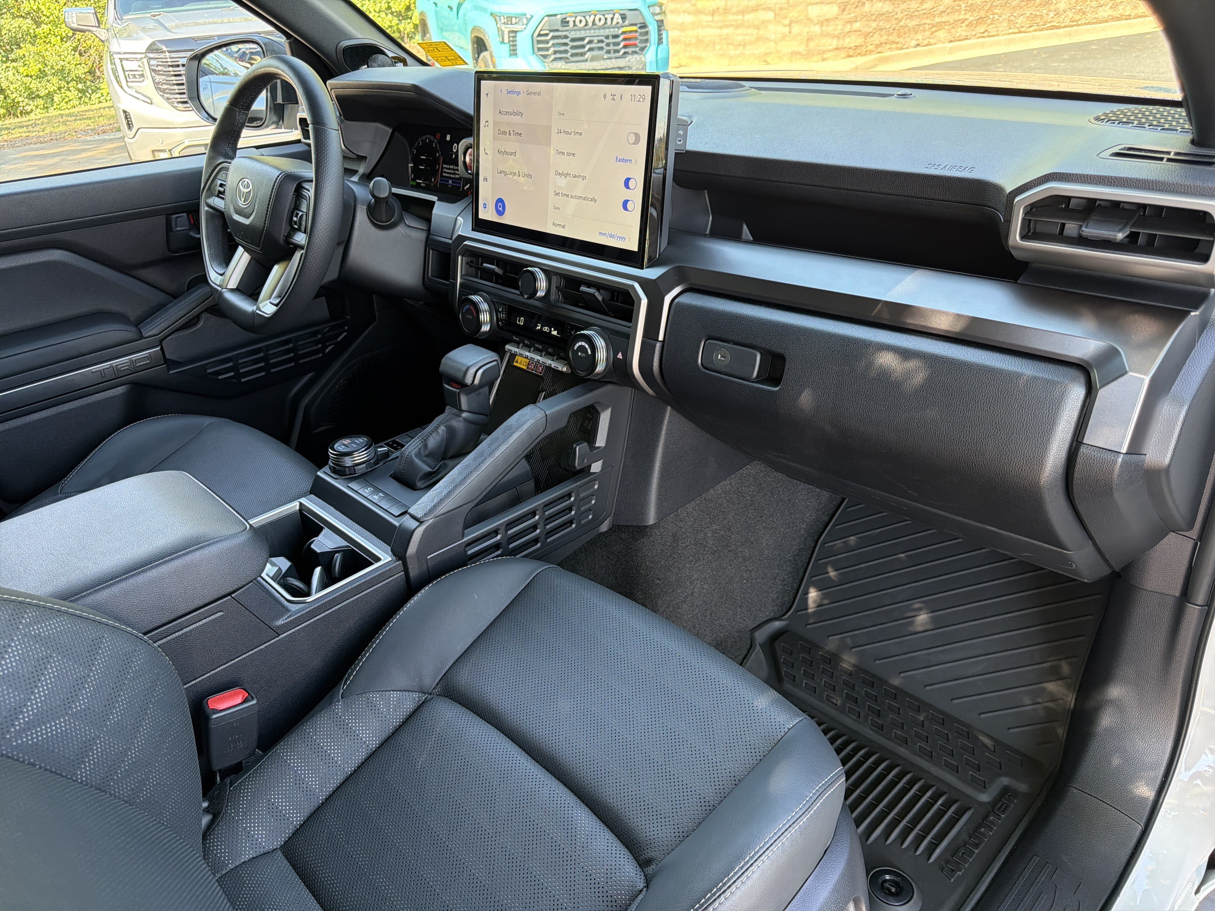 Used 2025 Toyota 4Runner TRD Off-Road Premium AWD/4WD image 13