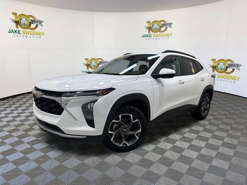 Used 2025 Chevrolet Trax LT w/ Driver Confidence Package FWD image 9
