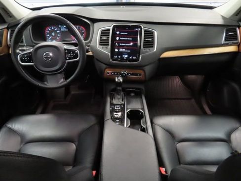 Used 2021 Volvo XC90 T6 Momentum w/ Protection Package Premier image 16