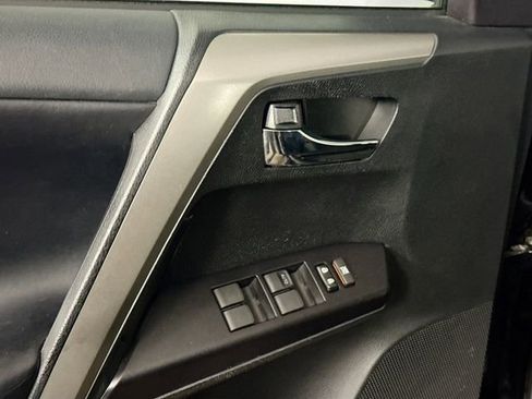 Used 2018 Toyota RAV4 XLE image 19