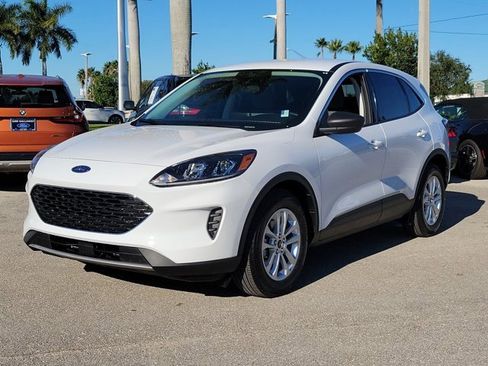 Certified 2022 Ford Escape SE w/ Convenience Package image 3