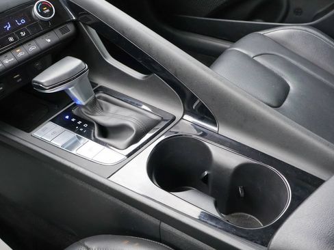 Used 2025 Hyundai Elantra Limited FWD image 15