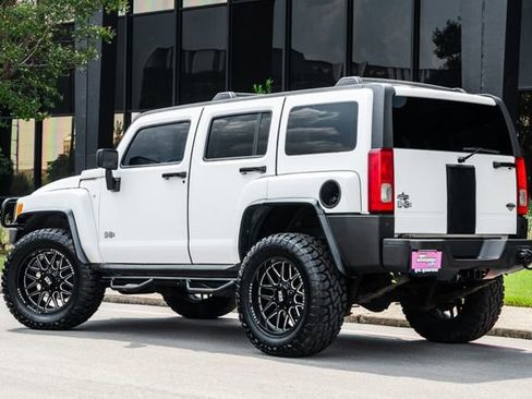 Used 2009 HUMMER H3 Alpha image 32