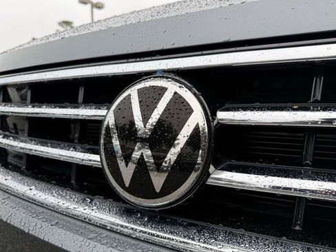 Used 2023 Volkswagen Tiguan SE image 7