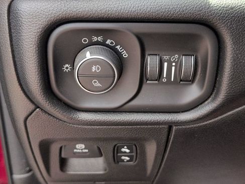 Used 2019 RAM 1500 Big Horn RWD image 19