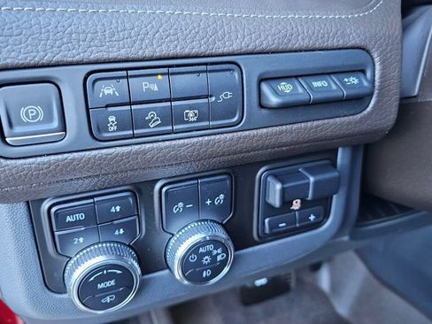 Used 2022 GMC Yukon XL Denali w/ Denali Ultimate Package image 12