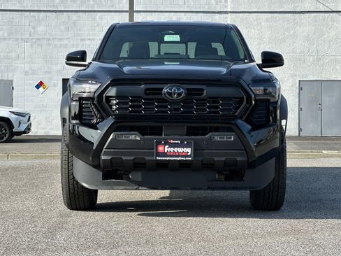New 2025 Toyota Tacoma TRD Off-Road image 9