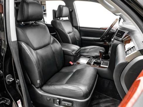 Used 2014 Lexus LX 570 4WD image 36