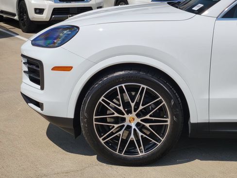 Used 2024 Porsche Cayenne AWD/4WD image 8