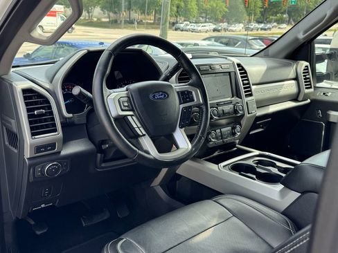 Used 2019 Ford F250 Lariat w/ Lariat Value Package AWD/4WD image 6