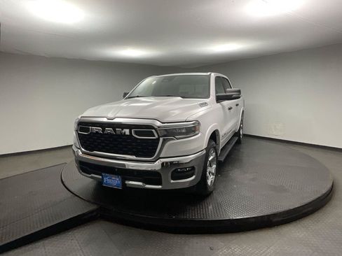 Used 2025 RAM 1500 Big Horn AWD/4WD image 3