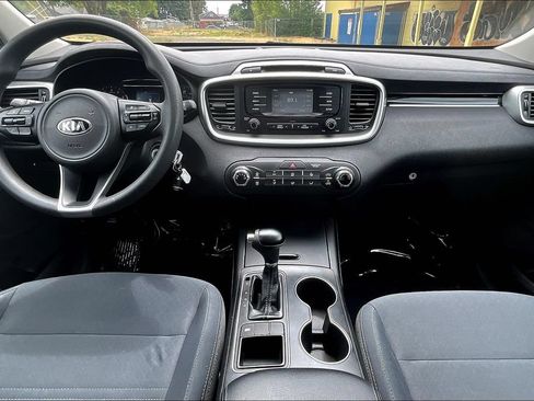 Used 2018 Kia Sorento L FWD image 16