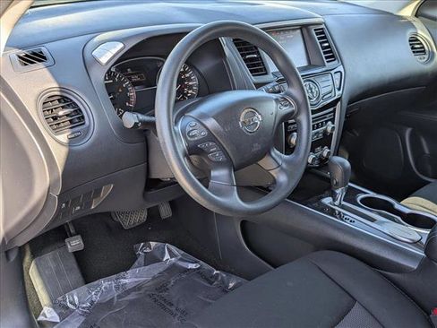 Used 2019 Nissan Pathfinder S image 10