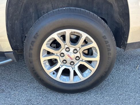 Used 2017 GMC Yukon SLT image 23