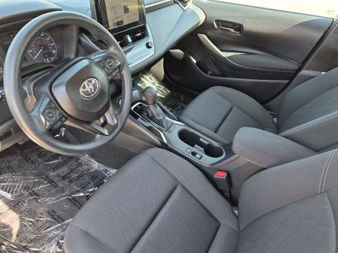 Used 2025 Toyota Corolla LE FWD image 9