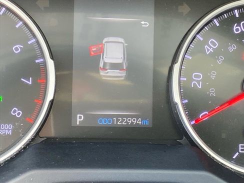 Used 2019 Toyota RAV4 LE w/ Carpet Mat Package AWD/4WD image 19