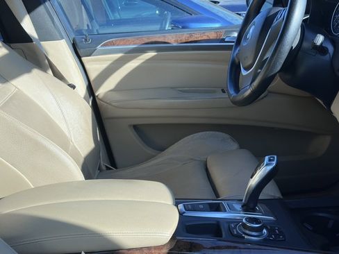 Used 2010 BMW X5 xDrive30i image 4