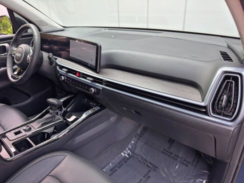 Used 2024 Kia Sorento SX AWD/4WD image 16